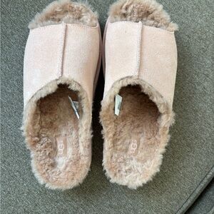 NEW UGG Women's Blush Slippers